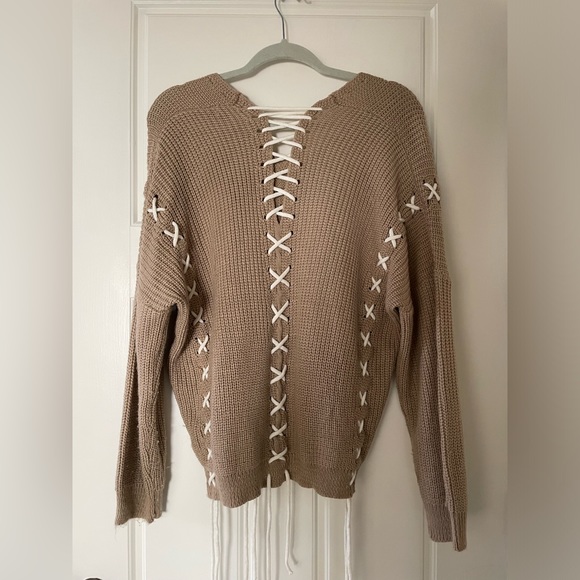 Lace-up Sweater - Picture 6 of 8